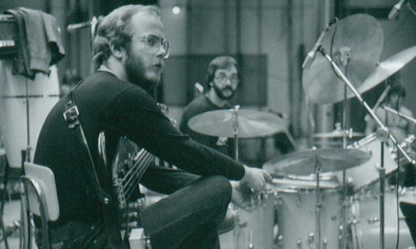 Bassist Gordon Johnson (drummer Peter Erskine in the background) talk about the challenges of being the rhythm section in a band with so much hot brass.